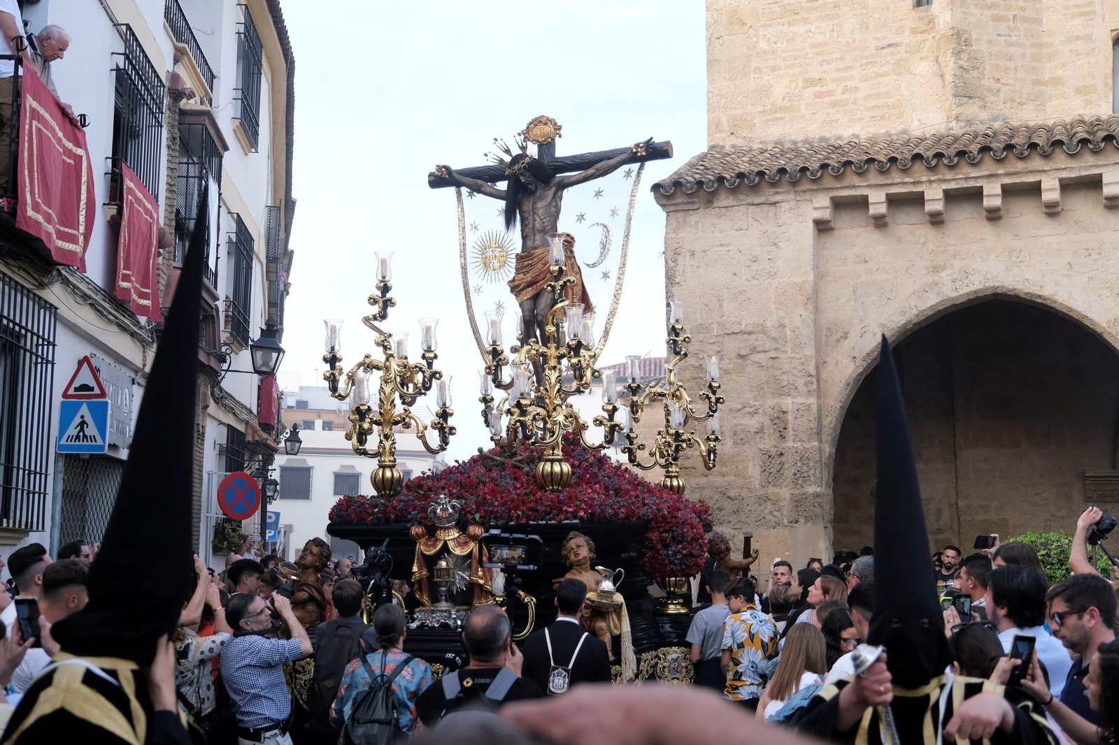 Lunes Santo en Córdoba: la procesión del Remedio de Ánimas, en imágenes