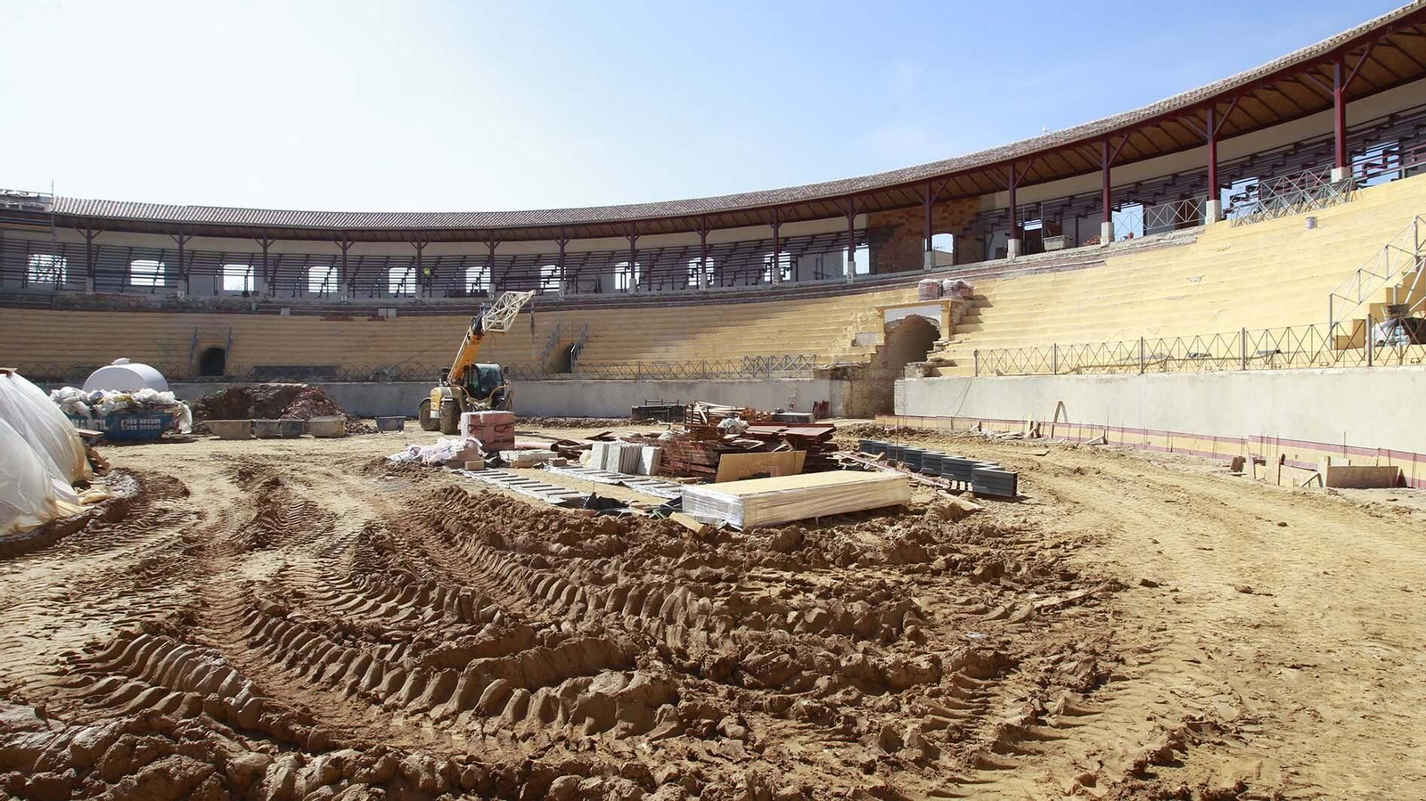 Las fotos de las obras de la plaza de toro de la Línea