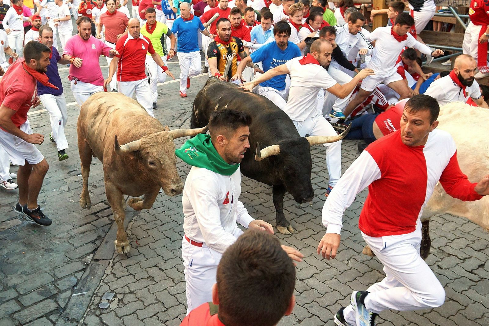 Las imágenes del sexto encierro de San Fermín 2019
