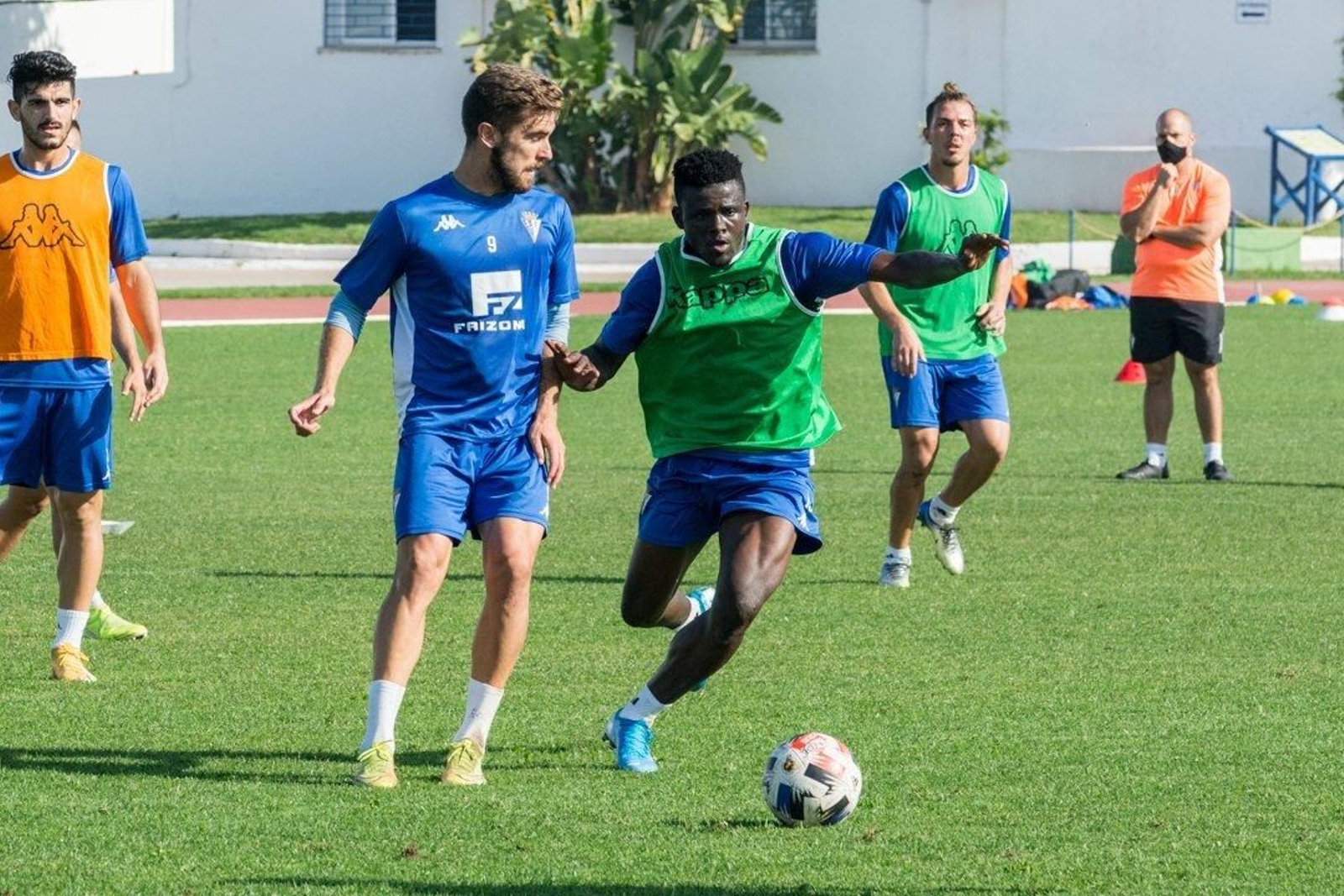 El algecireño Francis Ferrón, en un entrenamiento del San Fernando.