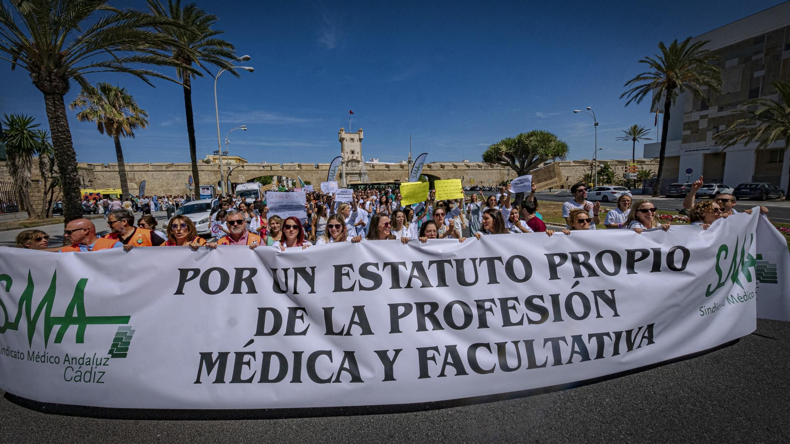 Las imágenes de la jornada de huelga de médicos en Cádiz