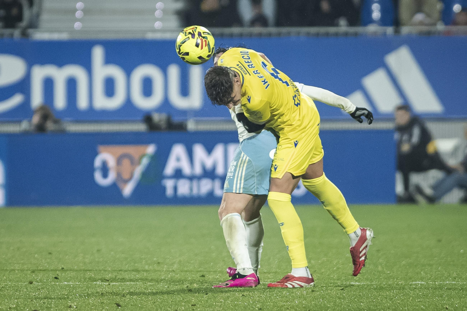 Un lance del partido Zaragoza-Cádiz.