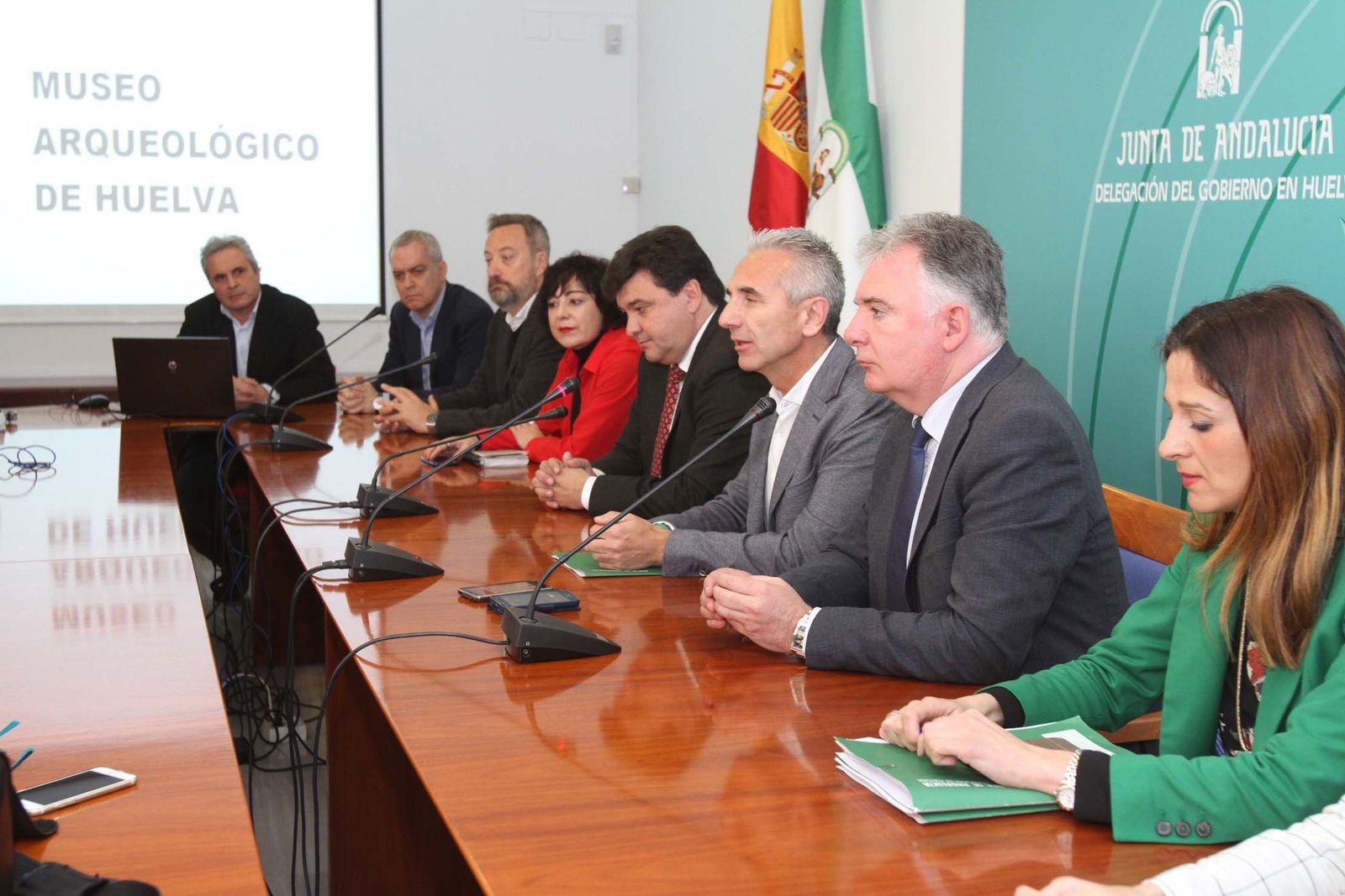 El consejero de Cultura, Miguel Ángel Vázquez, presenta el proyecto de rehabilitación del Banco de España como sede del Museo Arqueológico de Huelva.