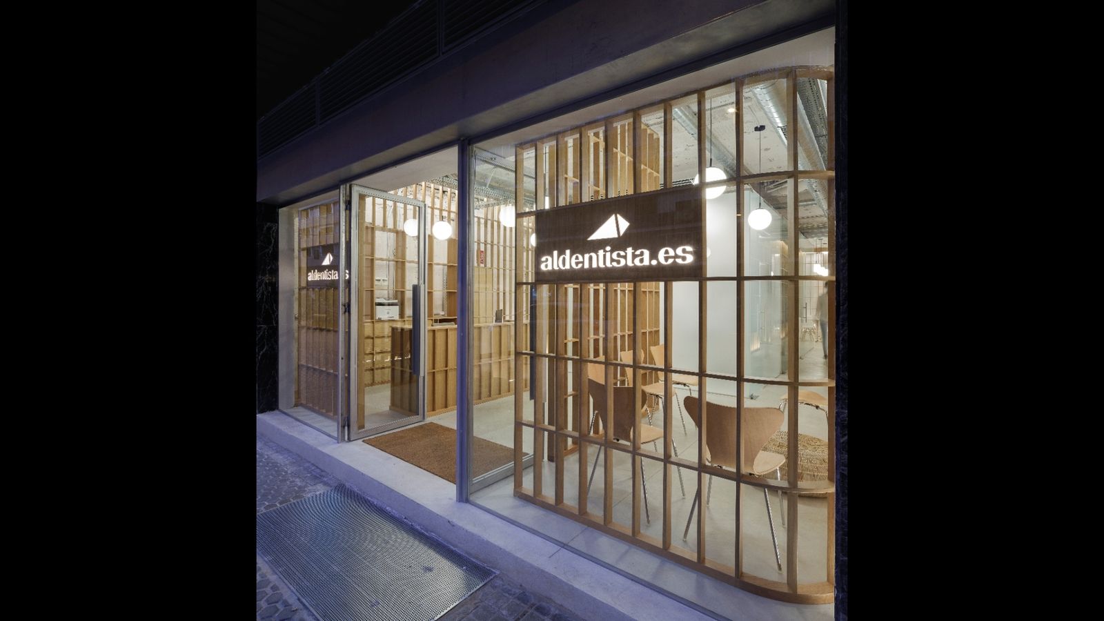 Entrada a la clínica ubicada en Los Remedios.