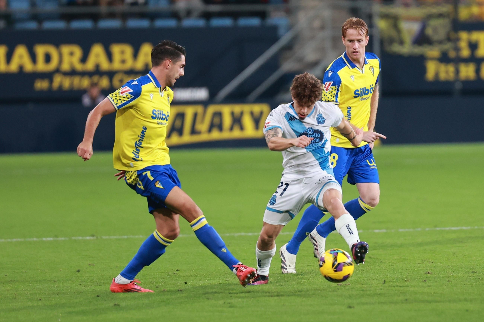 Búscate entre las imágenes del partido de fútbol entre Cádiz CF y Deportivo