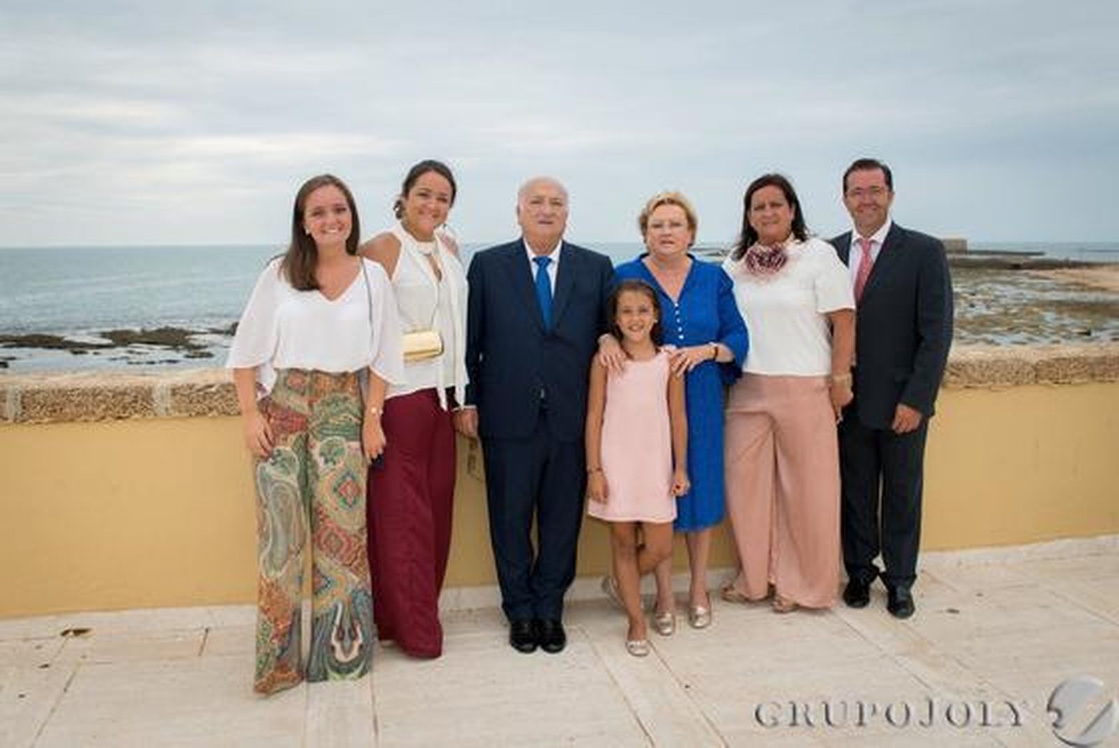Manuel Amaya y María de la Montaña Vidal con José Herce, María Cristina Amaya  y María, Cristina y Natalia Herce.

Foto: Ignacio Casas de Ciria