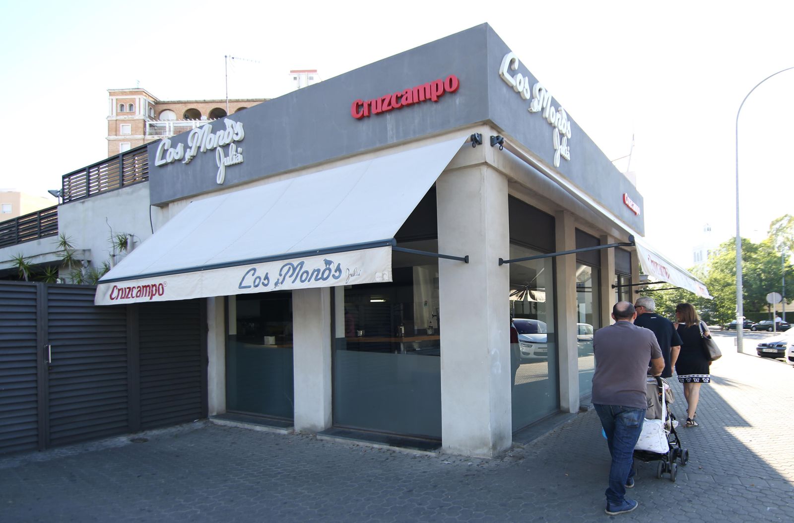 Fachada del antiguo restaurante Los Monos.