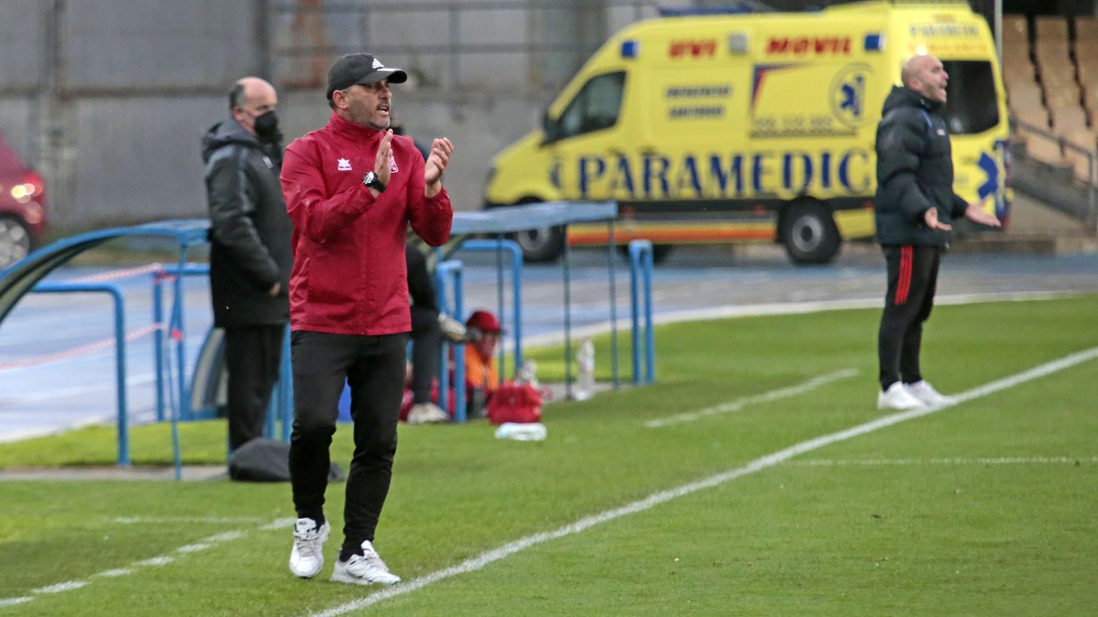 Fajardo no paró de dar instrucciones a sus jugadores.