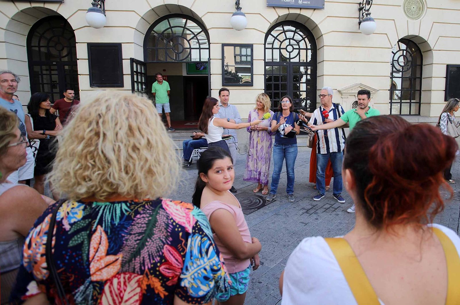 Imágenes de la visita guiada al Gran Teatro de Huelva por su 100 aniversario