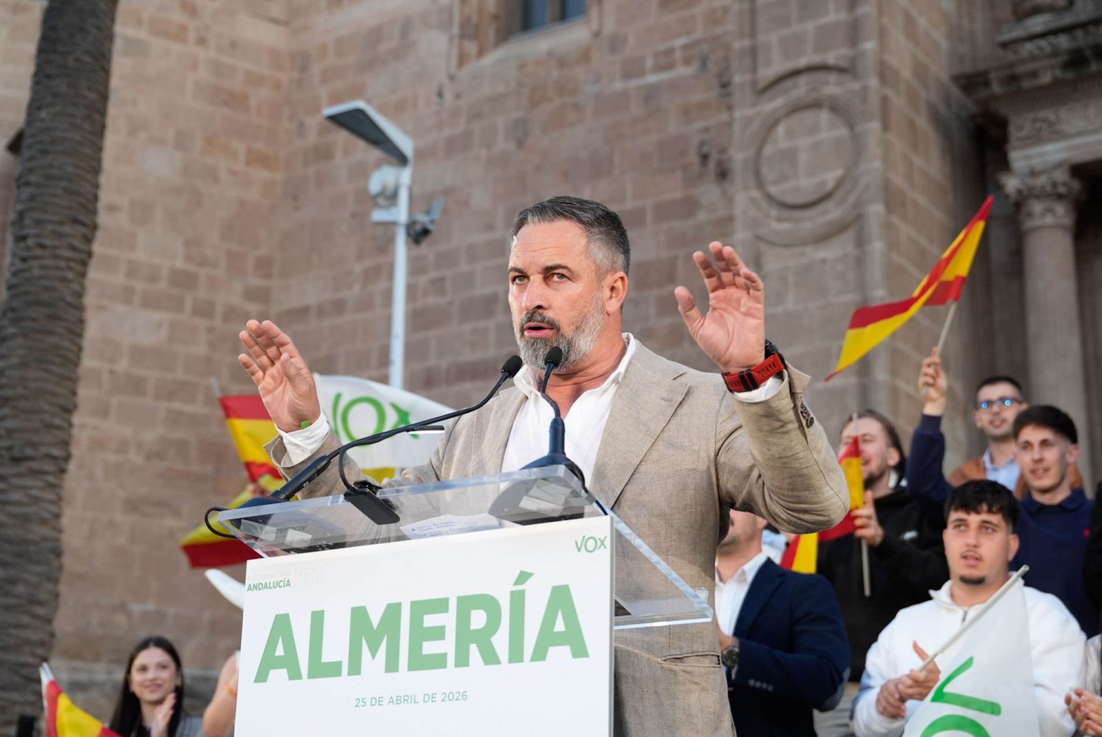 Las imágenes del acto público de Vox con Santiago Abascal en Almería