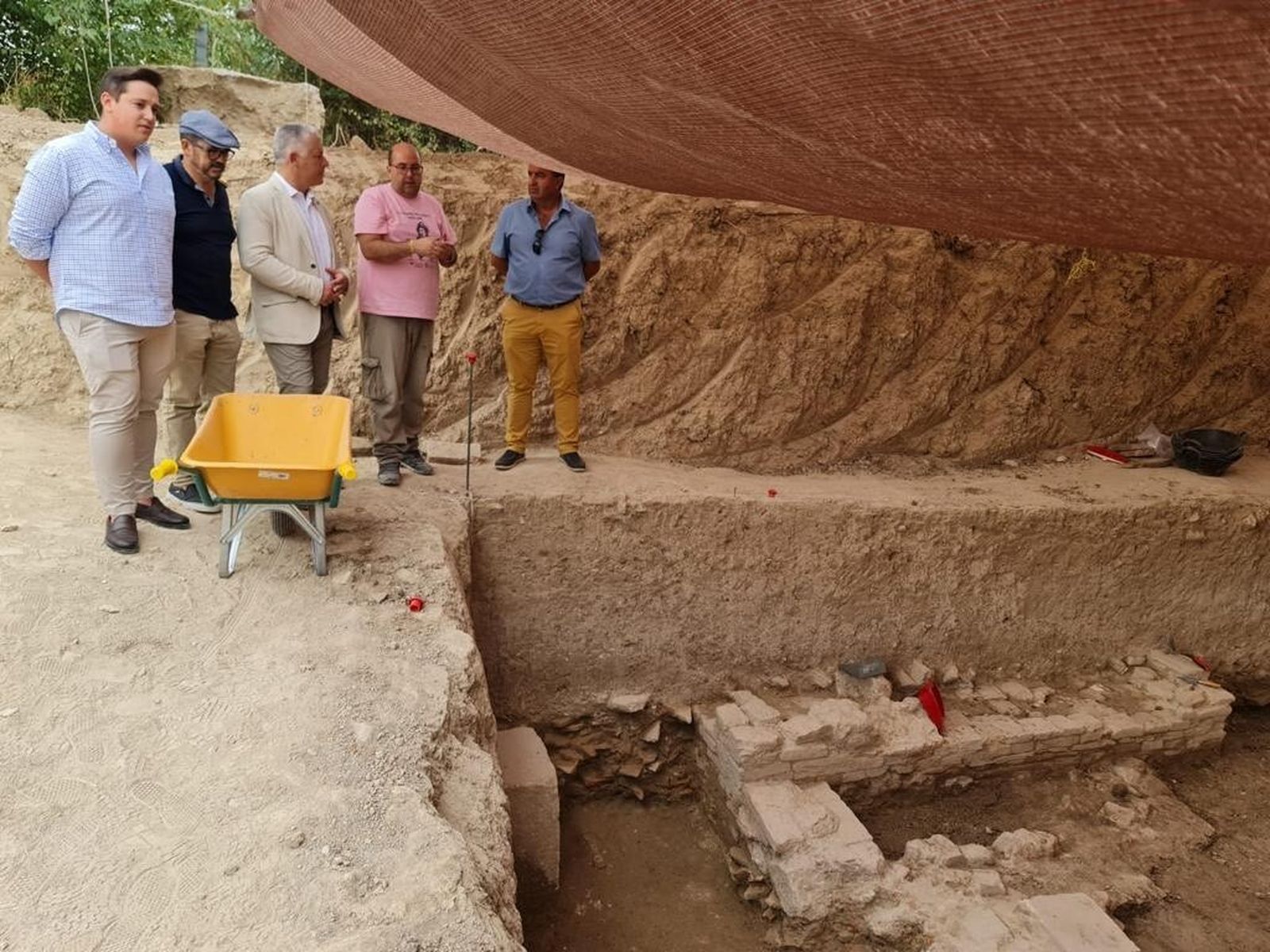 Visita del diputado de Obras Públicas y Vivienda, José María Villegas, a la Villa Romana de Salar