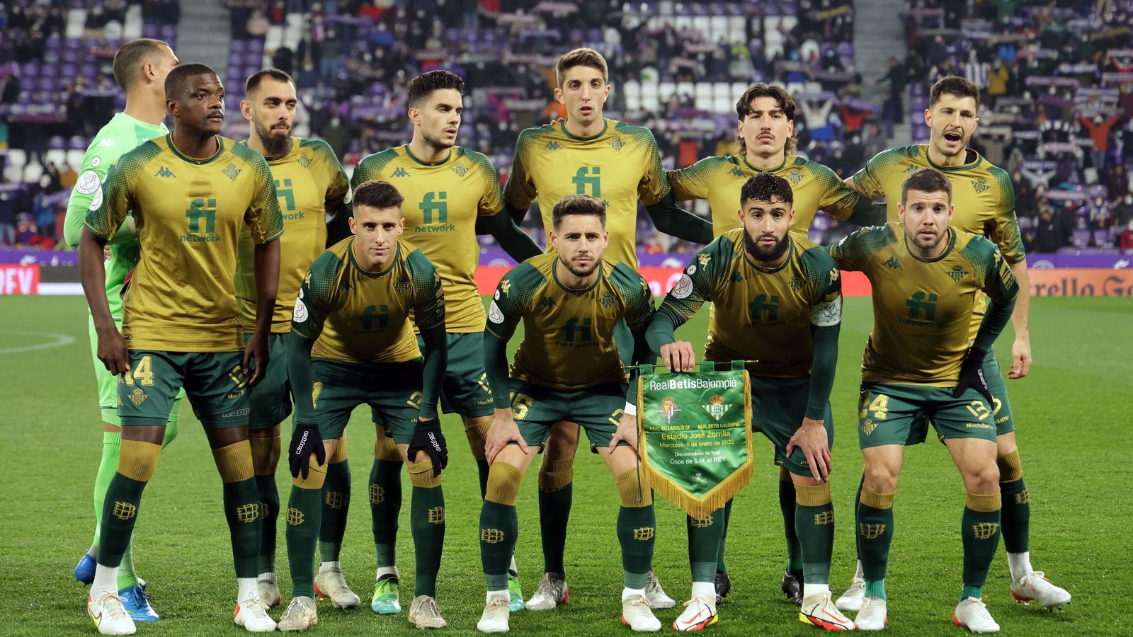 El equipo del Betis que arrancó el partido en Valladolid.