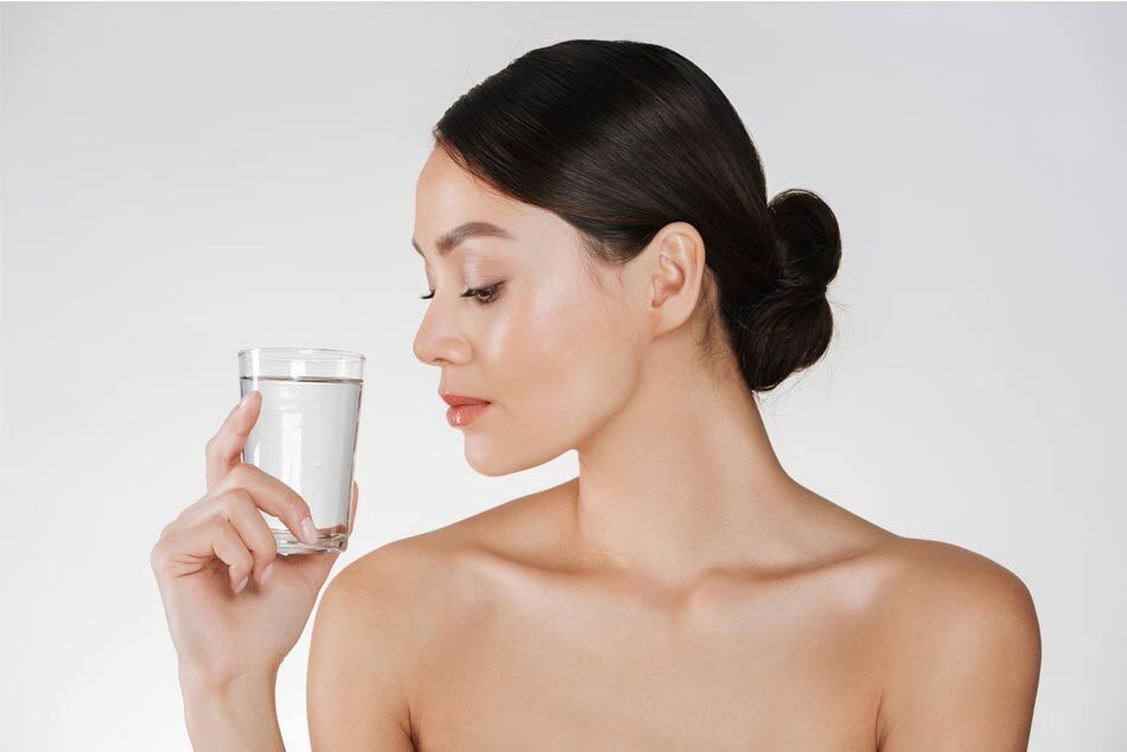 La importancia de una piel hidratada para mantenerla rejuvenecida