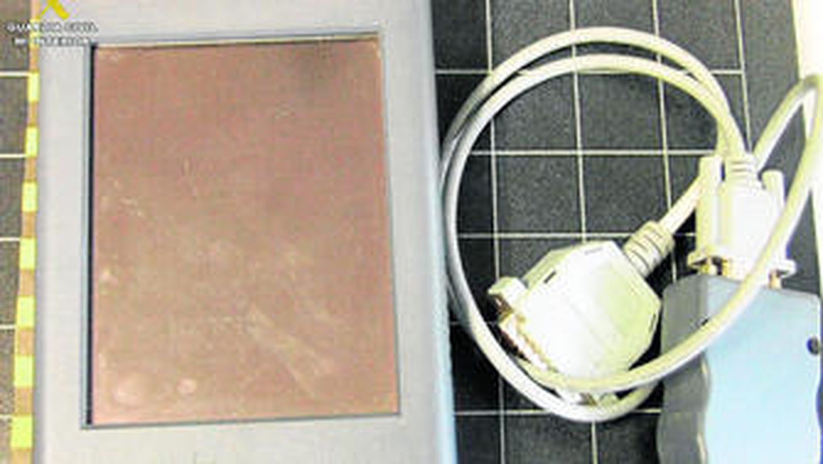 La máquina de diagnosis requisada a los detenidos.