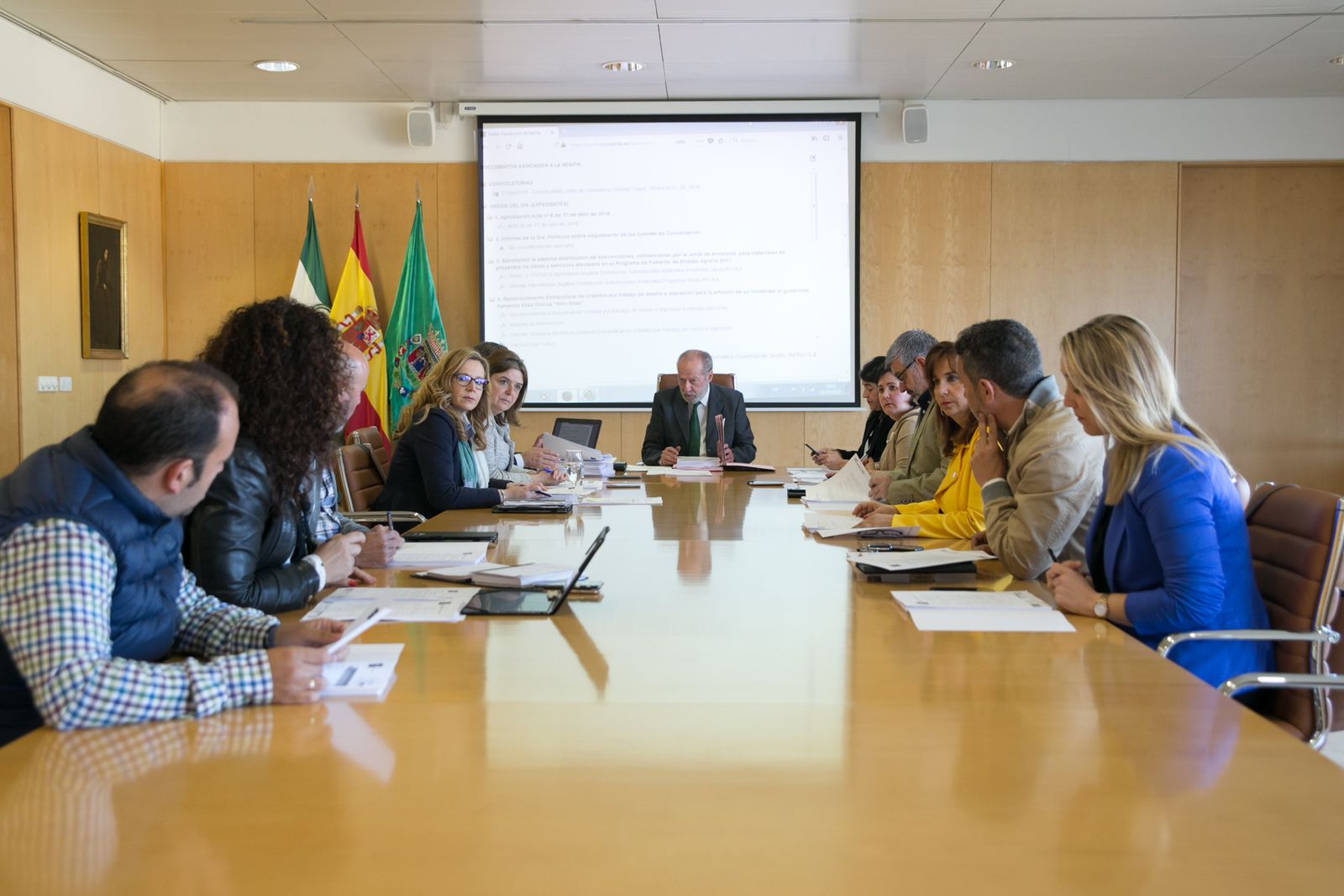 El presidente de la Diputación de Sevilla, ayer en la Junta de Gobierno.