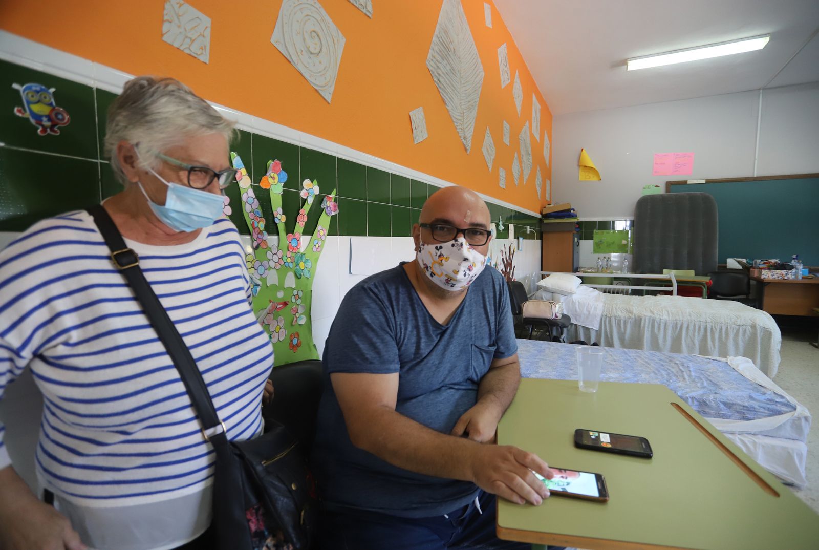 Las imágenes mas destacadas de los vecinos de la Zarza-Perrunal realojados por el incendio de Almonaster la Real