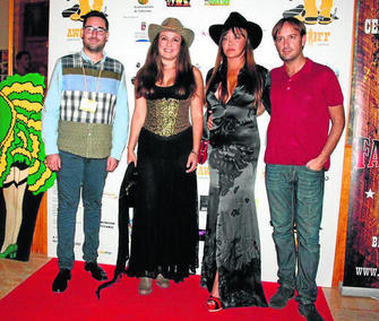 José Díaz, alcalde de Tabernas con Vera y Giuliana Gemma y Juan Francisco Viruega, director del Festival.