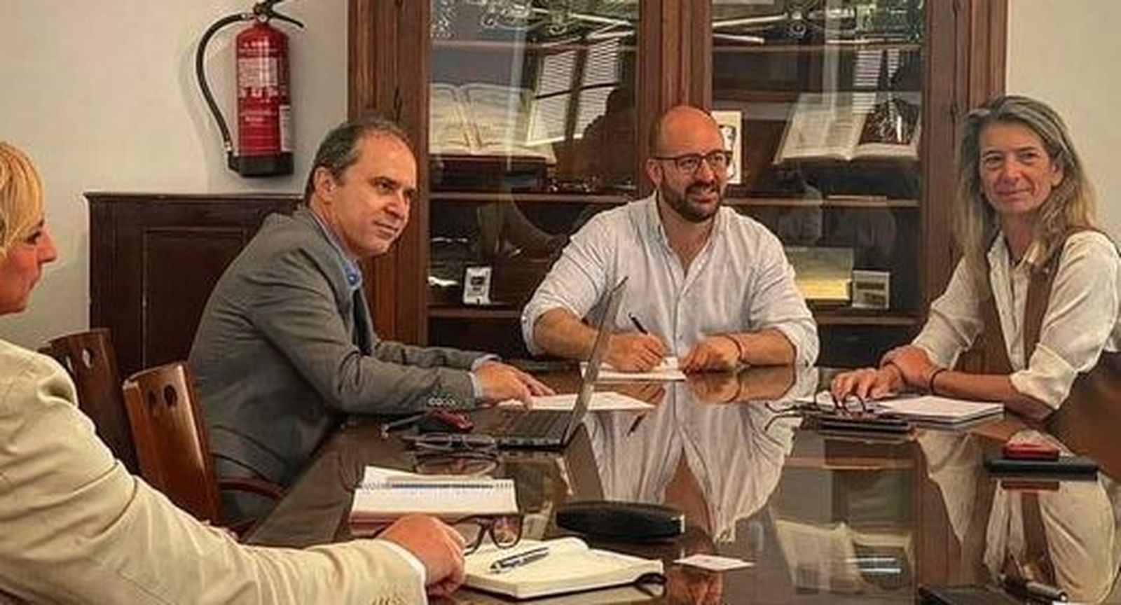 Una imagen de la firma del contrato en el Ayuntamiento portuense.