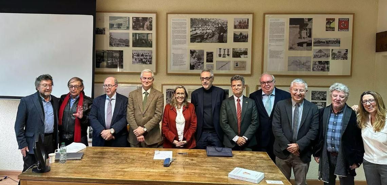 La invitada a la ponencia, el día de la lectura de su tesis doctoral.