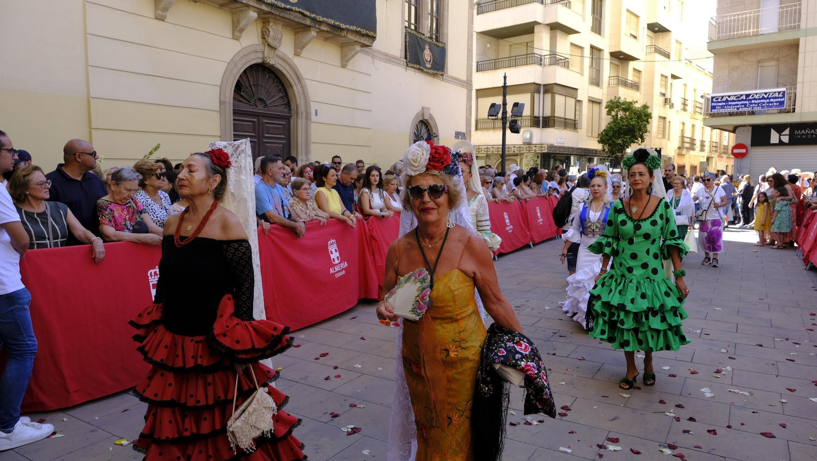La ofrenda floral a la Virgen del Mar en la Feria de Almería 2025, en imágenes