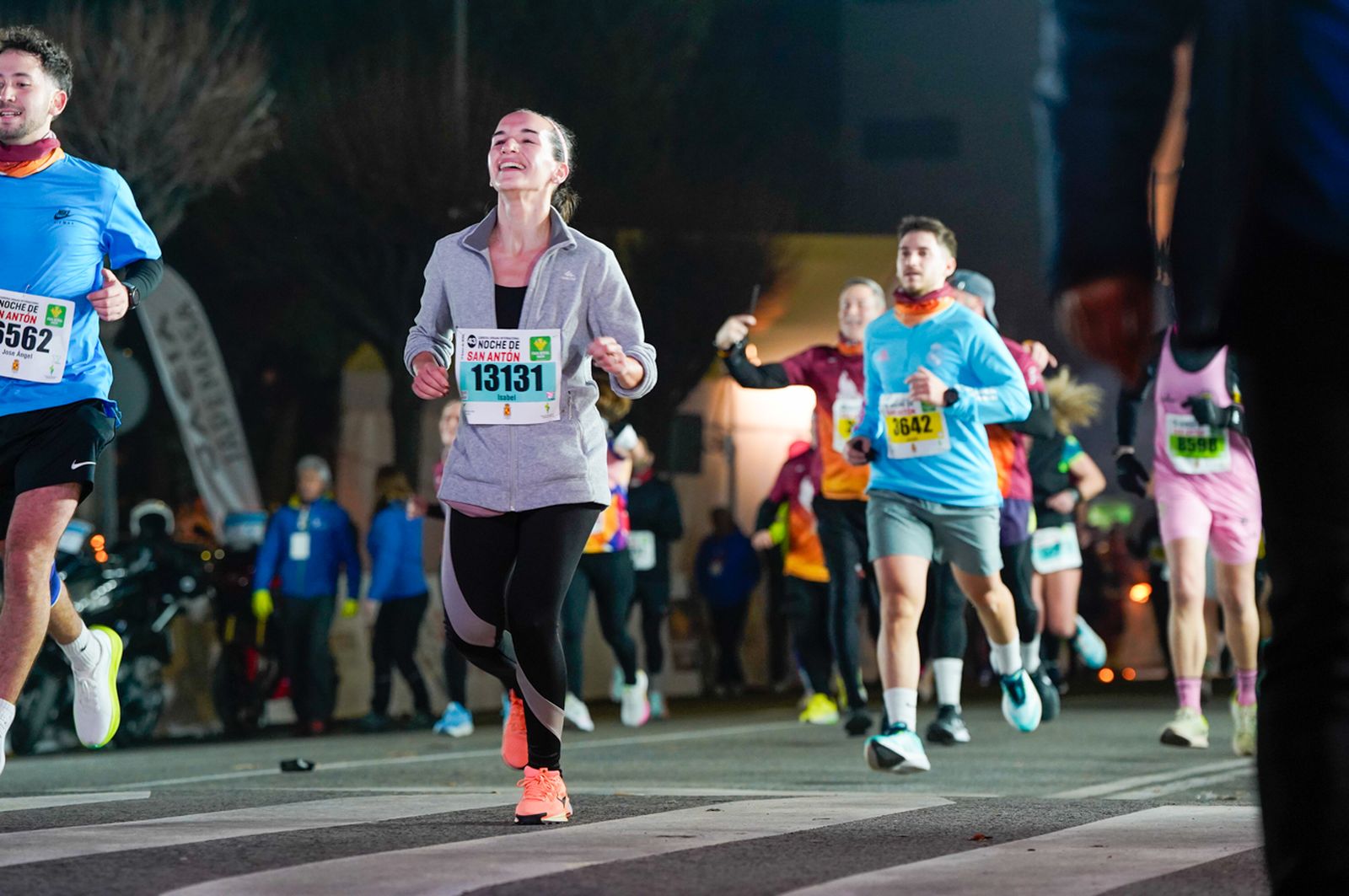 En imágenes: búscate en tu llegada a meta de la Carrera de San Antón 2026 (12)