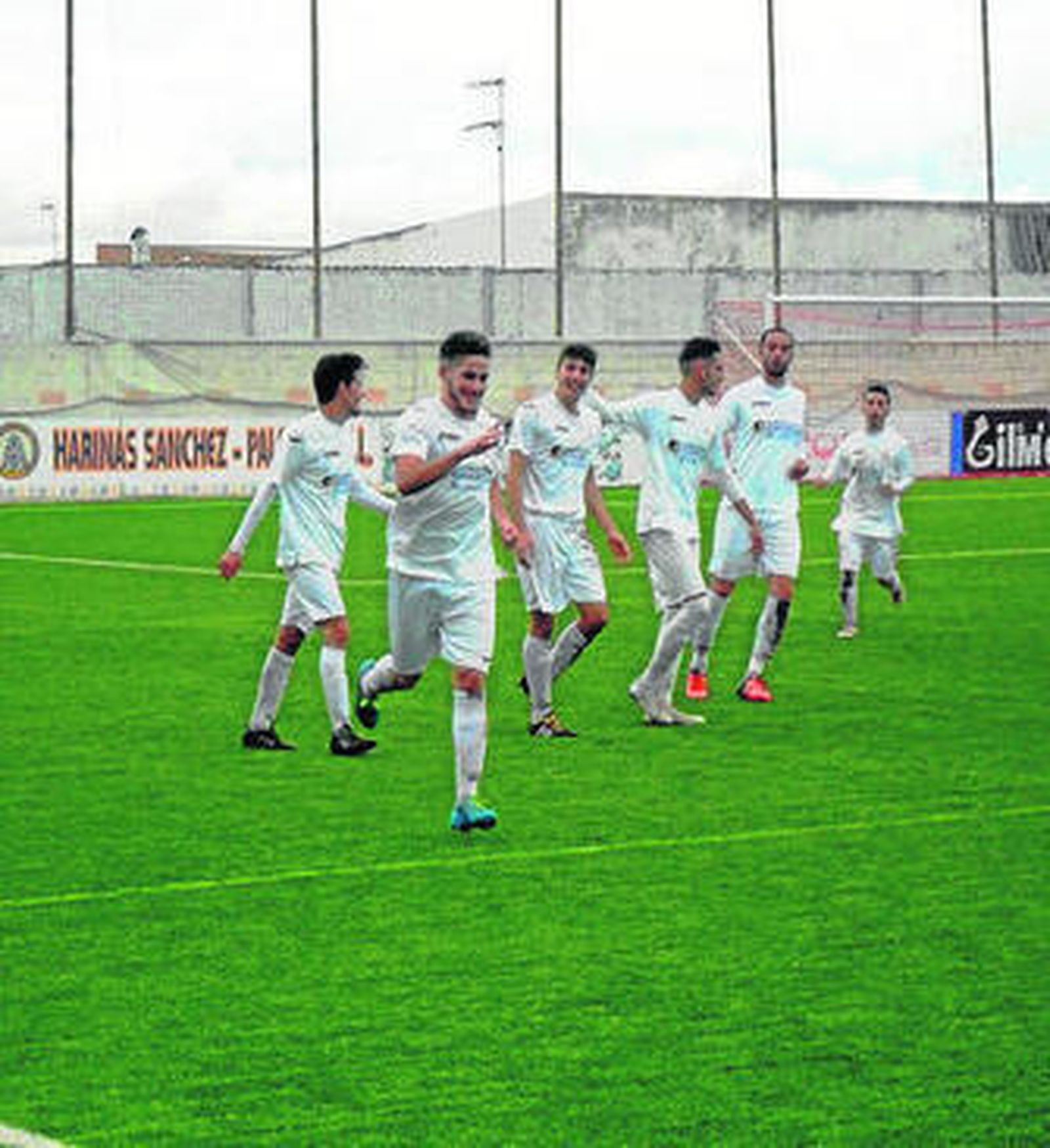Los jugadores palmerinos celebran uno de los goles anotados en La Palma.