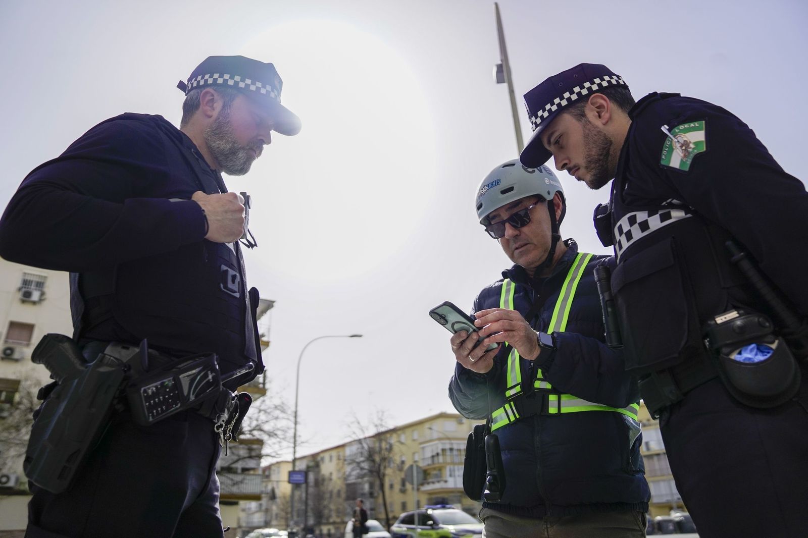 Primer día de multas a los patinetes de Sevilla, en imágenes