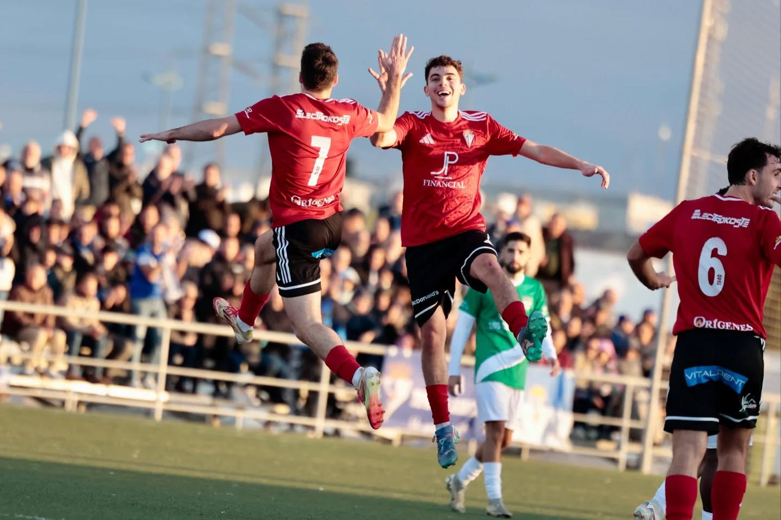 Celebración de uno de los goles en Huerta Mata.