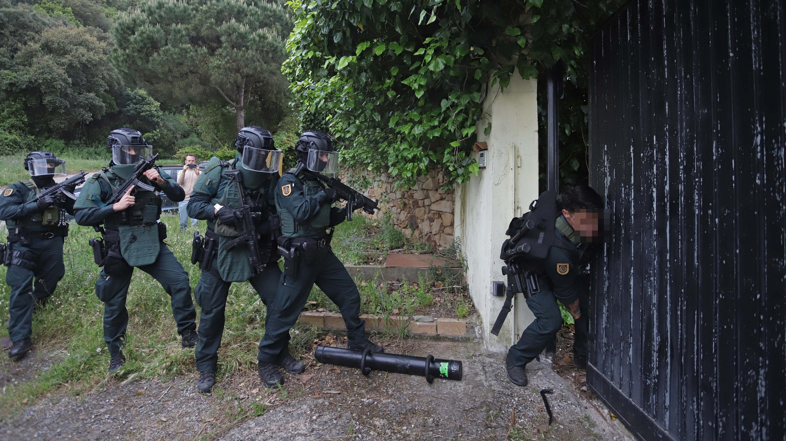 Fotos de los registros de la Guardia Civil en Benharás