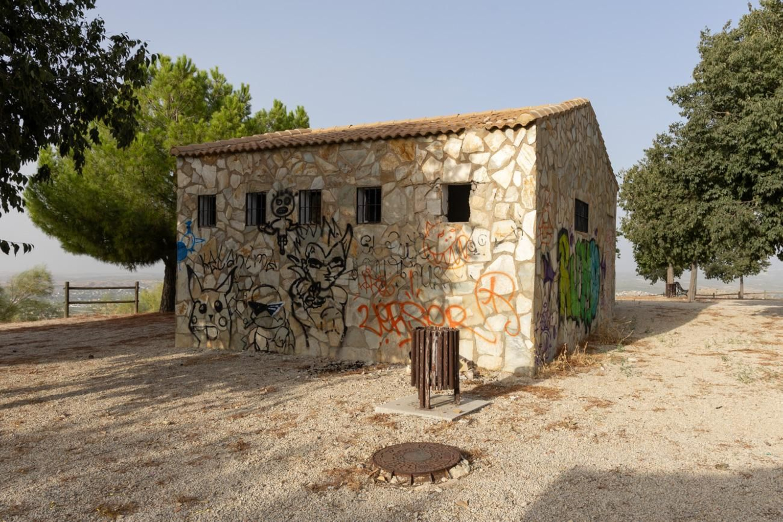 Estado de abandono del parque del Cerro de las Canteras
