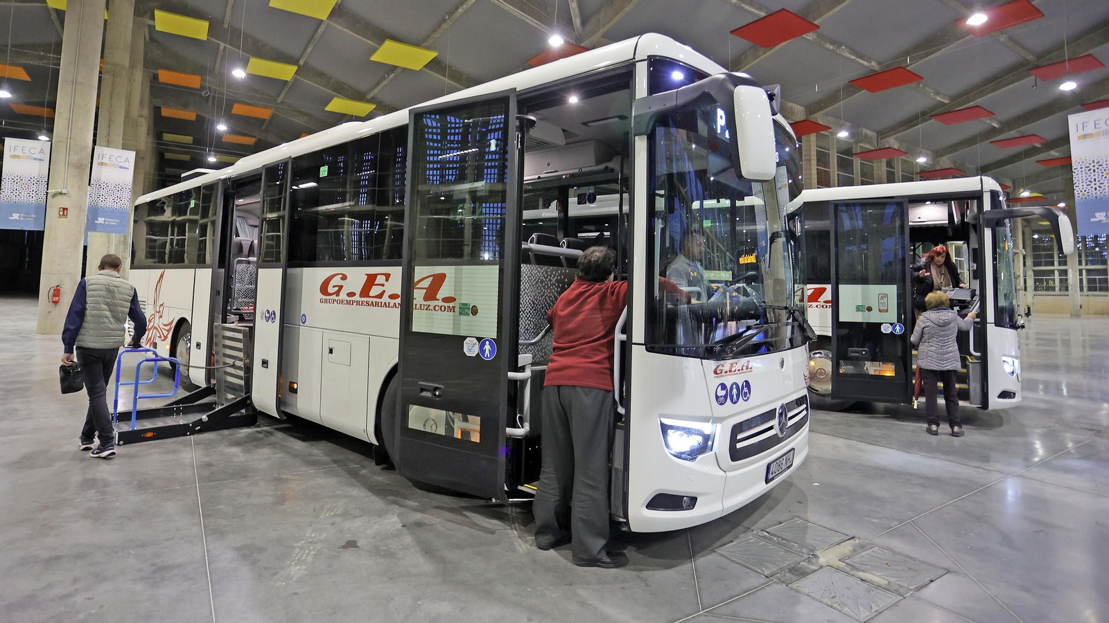 Imágenes de la presentación de los nuevos autobuses urbanos de Jerez