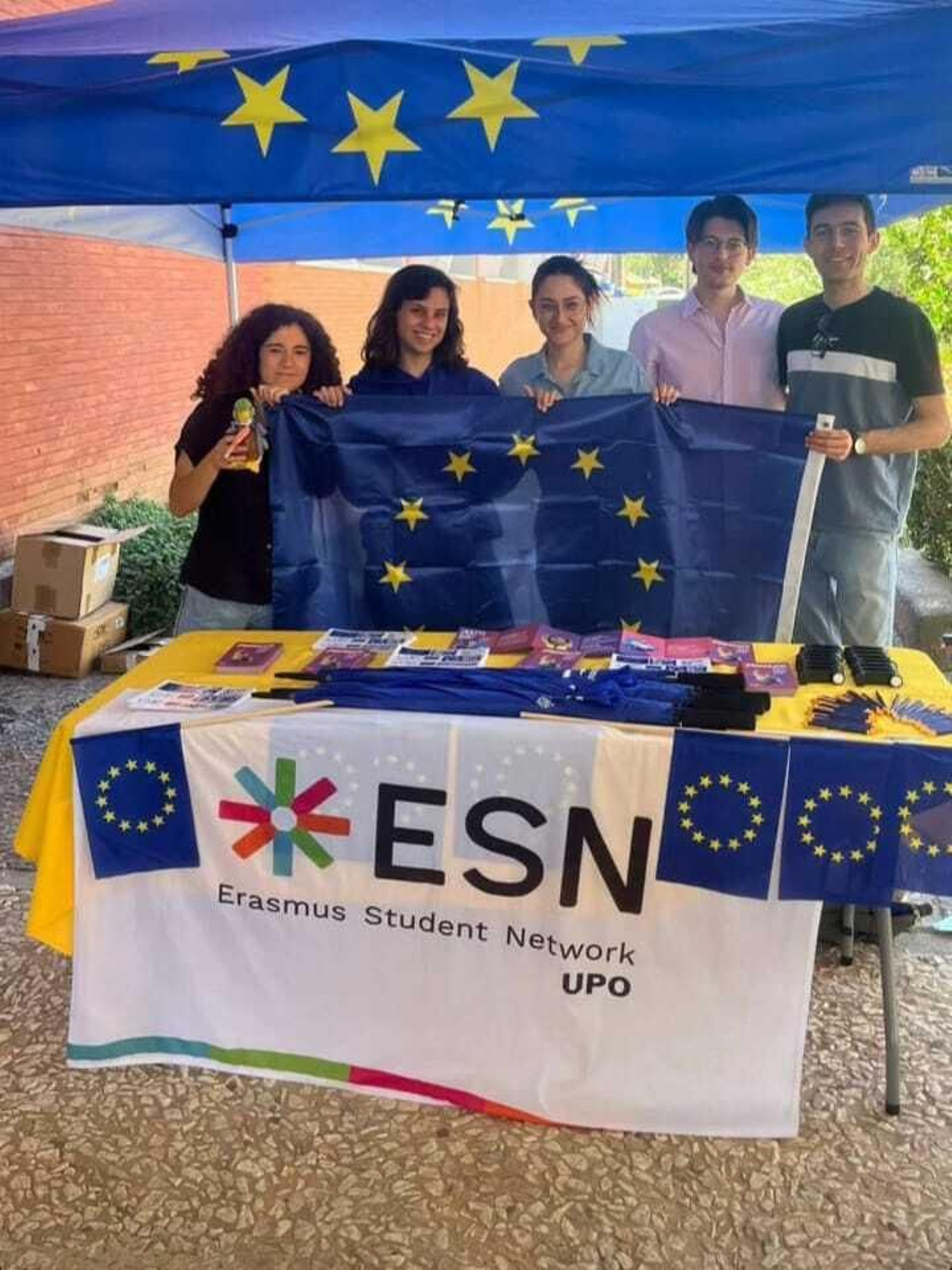 Carpa informativa de Equipo Europa junto a ESN de la Universidad Pablo de Olavide. Carpa informativa de Equipo Europa junto a ESN de la Universidad Pablo de Olavide.