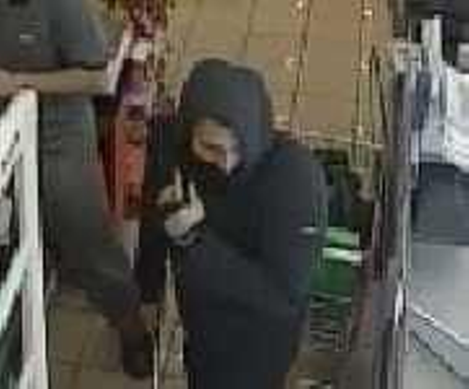 El detenido ataviado con un disfraz de Ninja, durante uno de los robos.