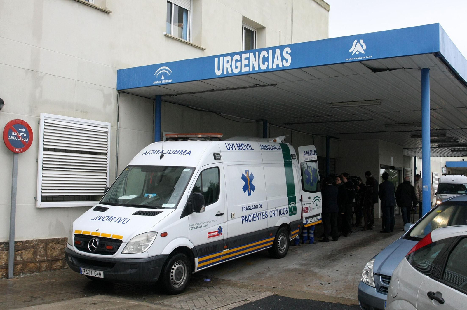 Ambulancia en las Urgencias del Manuel Lois.