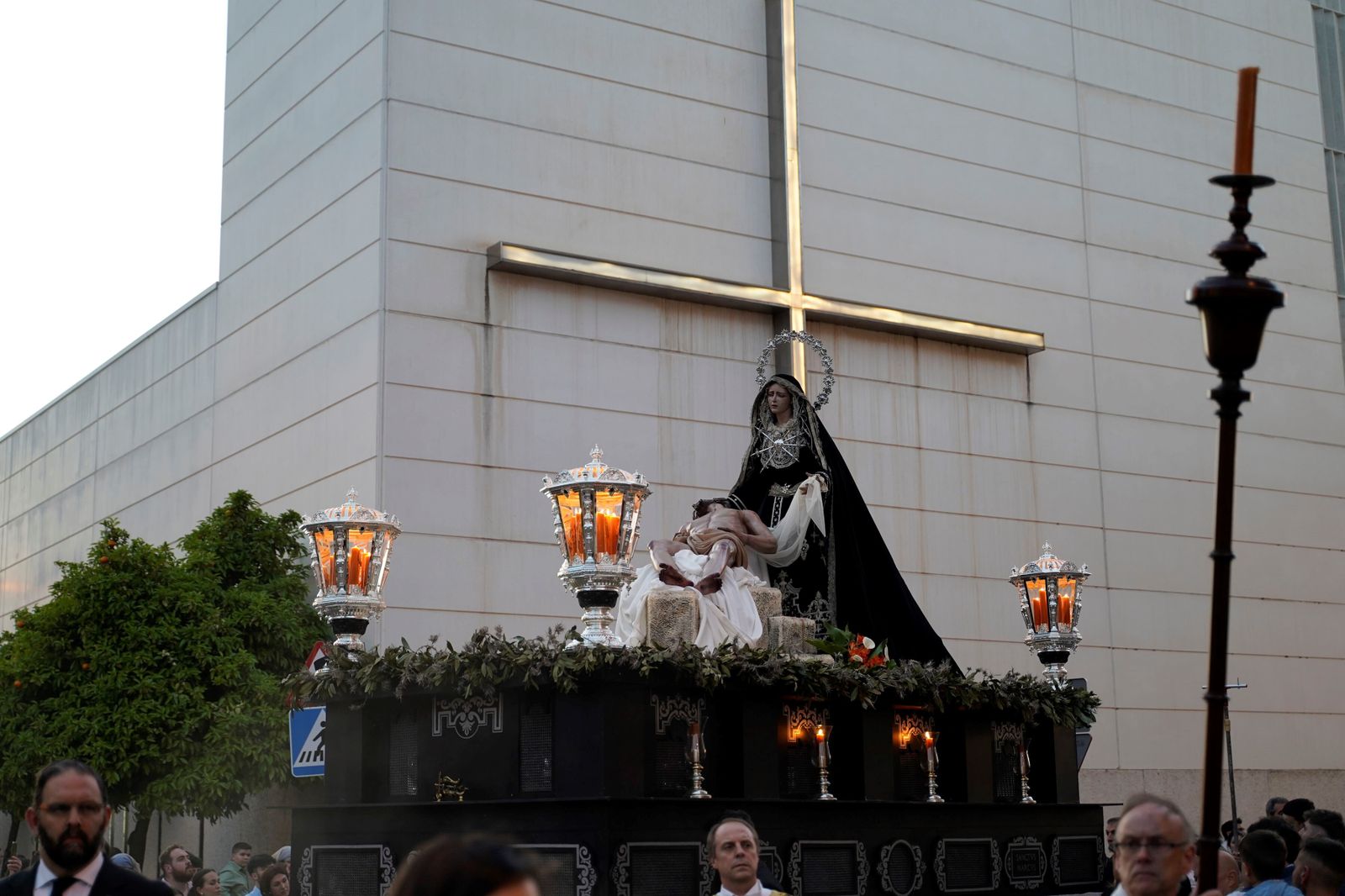 Sábado de Pasión en Córdoba: la procesión del Traslado al Sepulcro en imágenes.