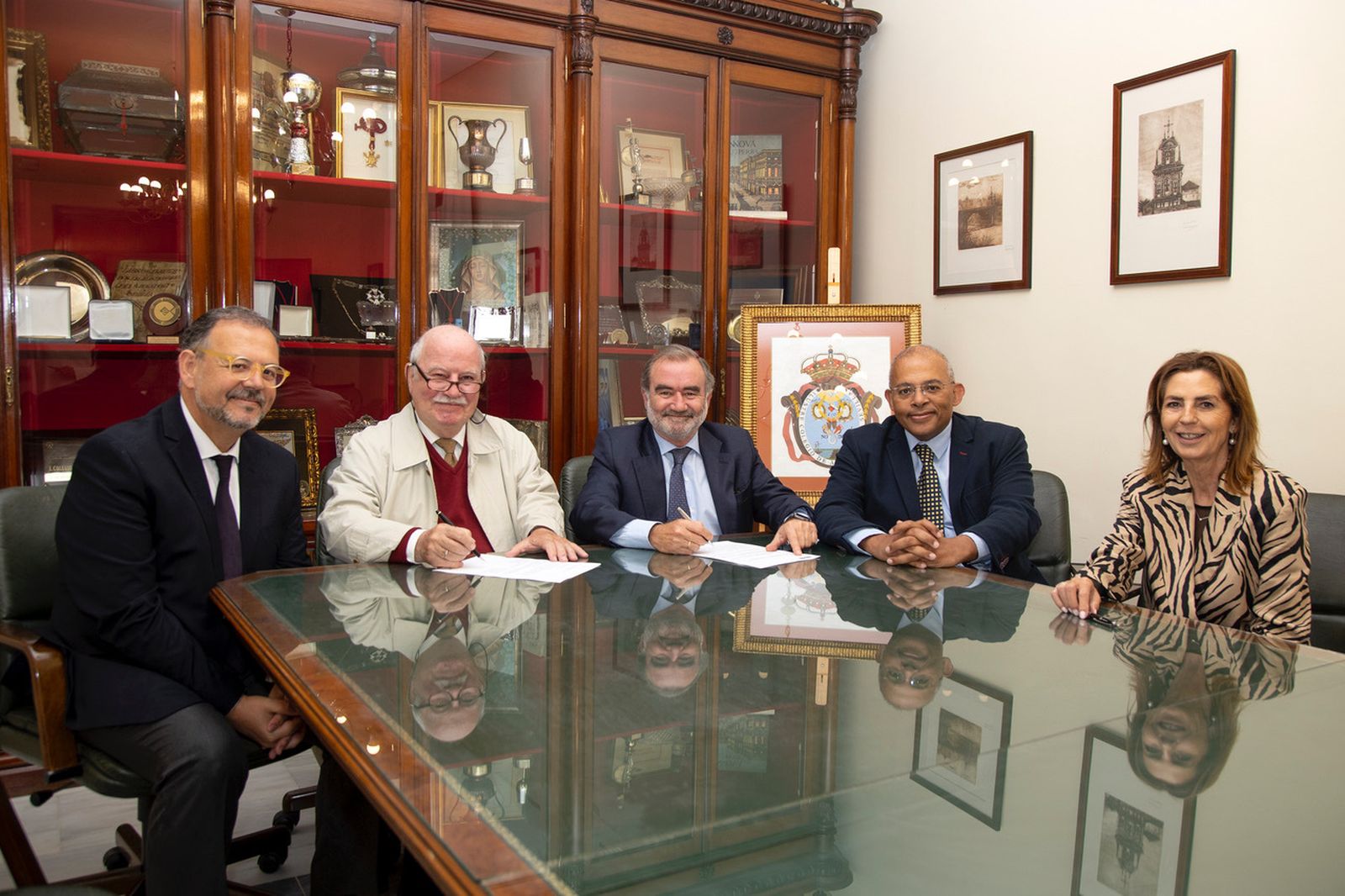 Convenio entre el Colegio de Abogados de Sevilla y la Fundaicón Santangela