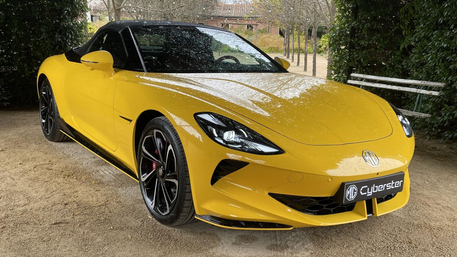 Entre los coches que podrían rivalizar con el MG Cyberster figura la nueva generación del Tesla Roadster pendiente de su lanzamiento comercial.