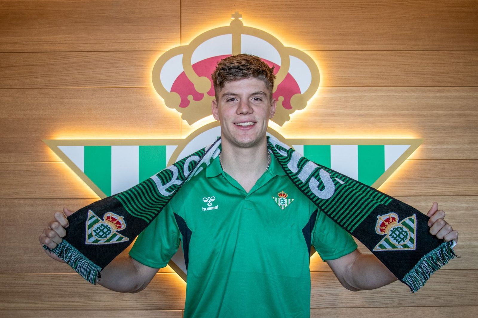 Joaquín Rodríguez posa en el Benito Villamarín.