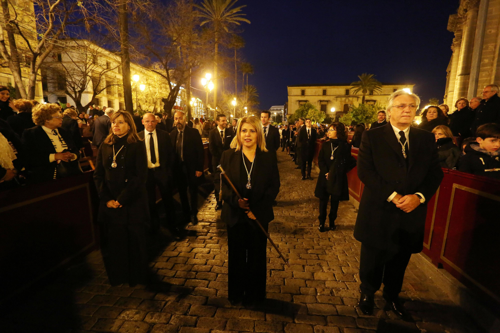 La corporación municipal, un año más, acompañó al Santo Entierro.