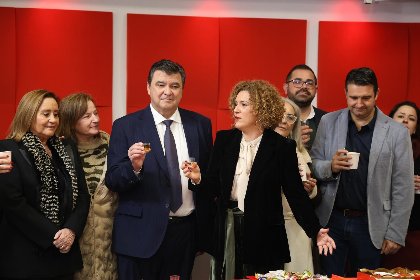 La secretaria general del PSOE, María Eugenia Limón junto a otros dirigentes socialistas.