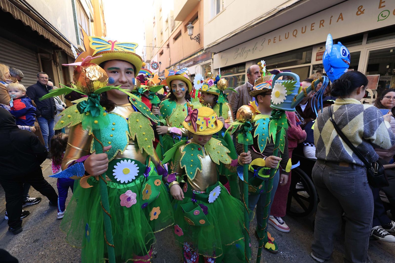Búscate en las fotos de la cabalgata del Carnaval de La Línea 2026