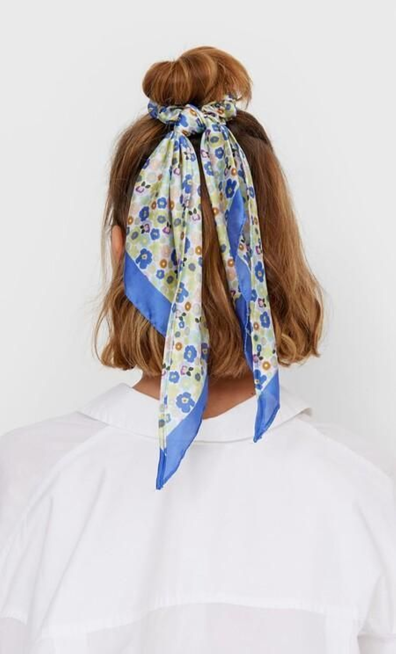 Las 30 formas más originales de llevar un pañuelo en tus looks de verano