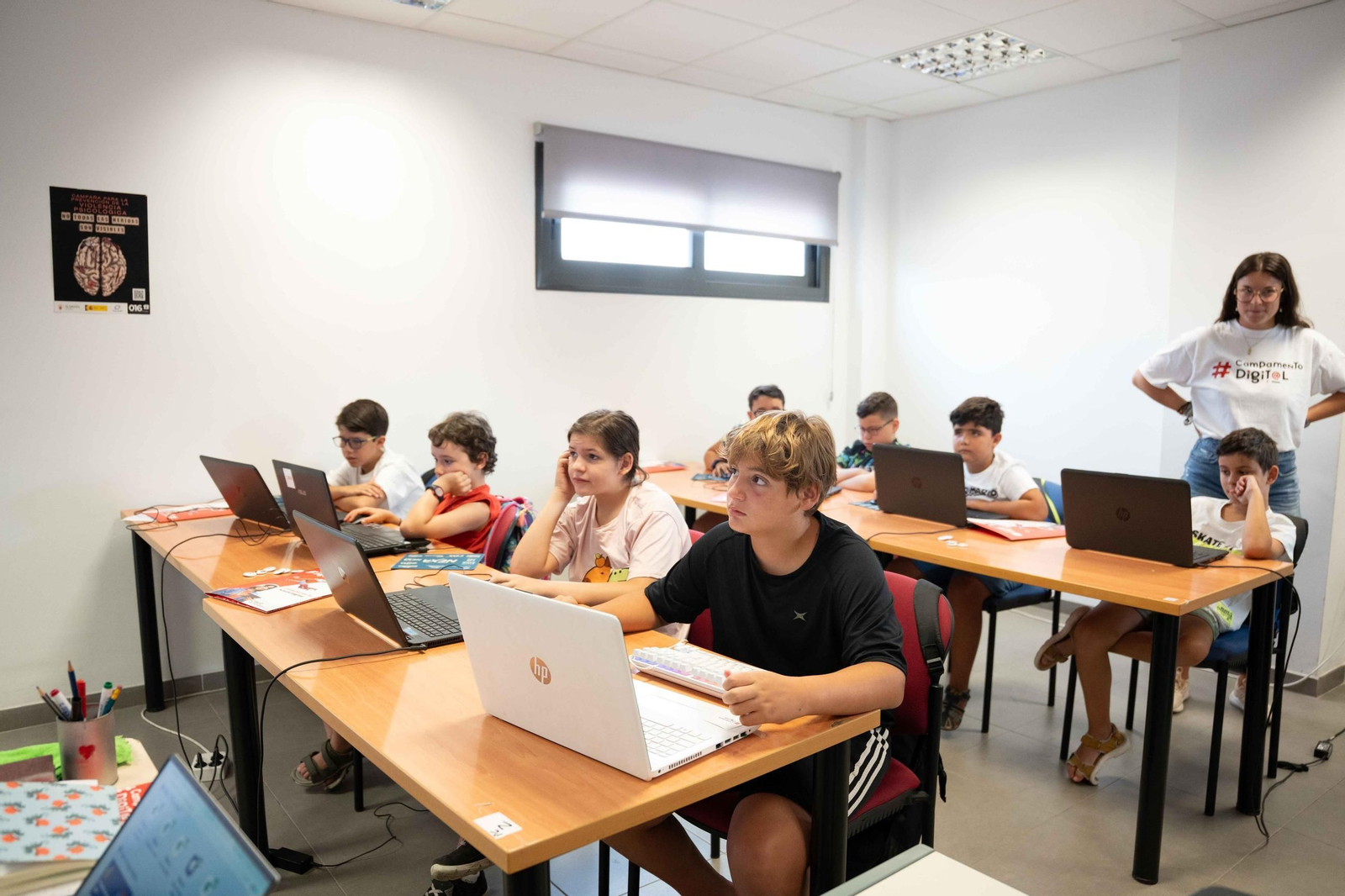 Uno de los grupos de los 200 inscritos a este campamento digital