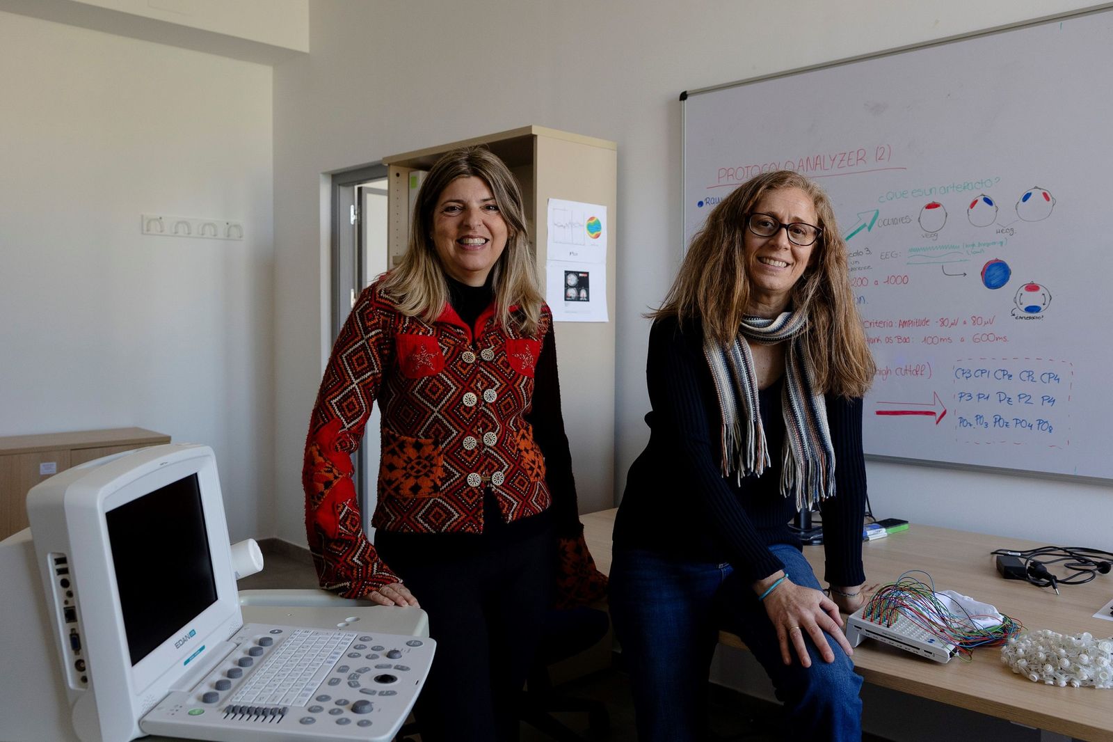 María Jesús Paredes, coordinadora del Gabinete de Lingüística Clínica, y Carmen Varo, secretaria del Instituto de Lingüística Aplicada.