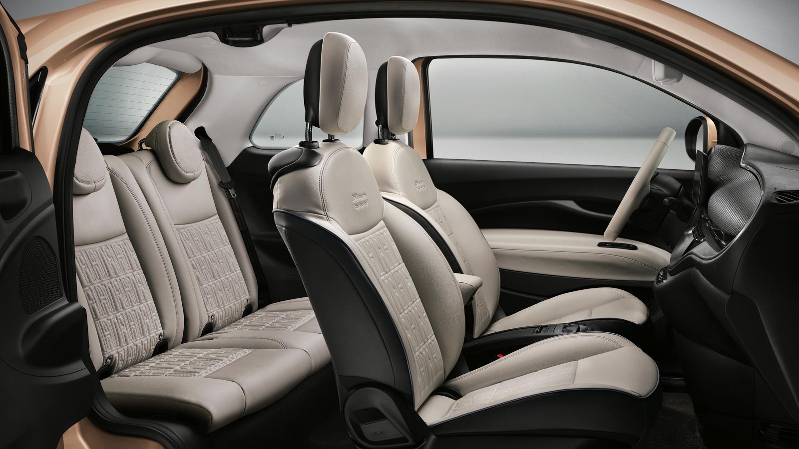 La carrocería 3+1 permite un mejor acceso a las plazas traseras en tanto que carece de pilar central y cuenta con una doble puerta en el lado del acompañante.