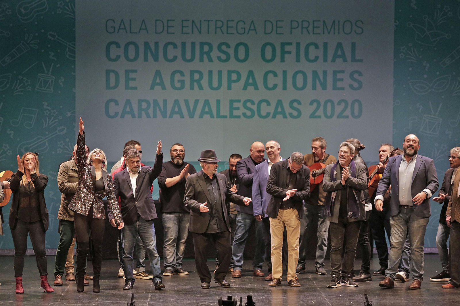 Imágenes de la entrega de los antifaces de oro en el Gran Teatro Falla