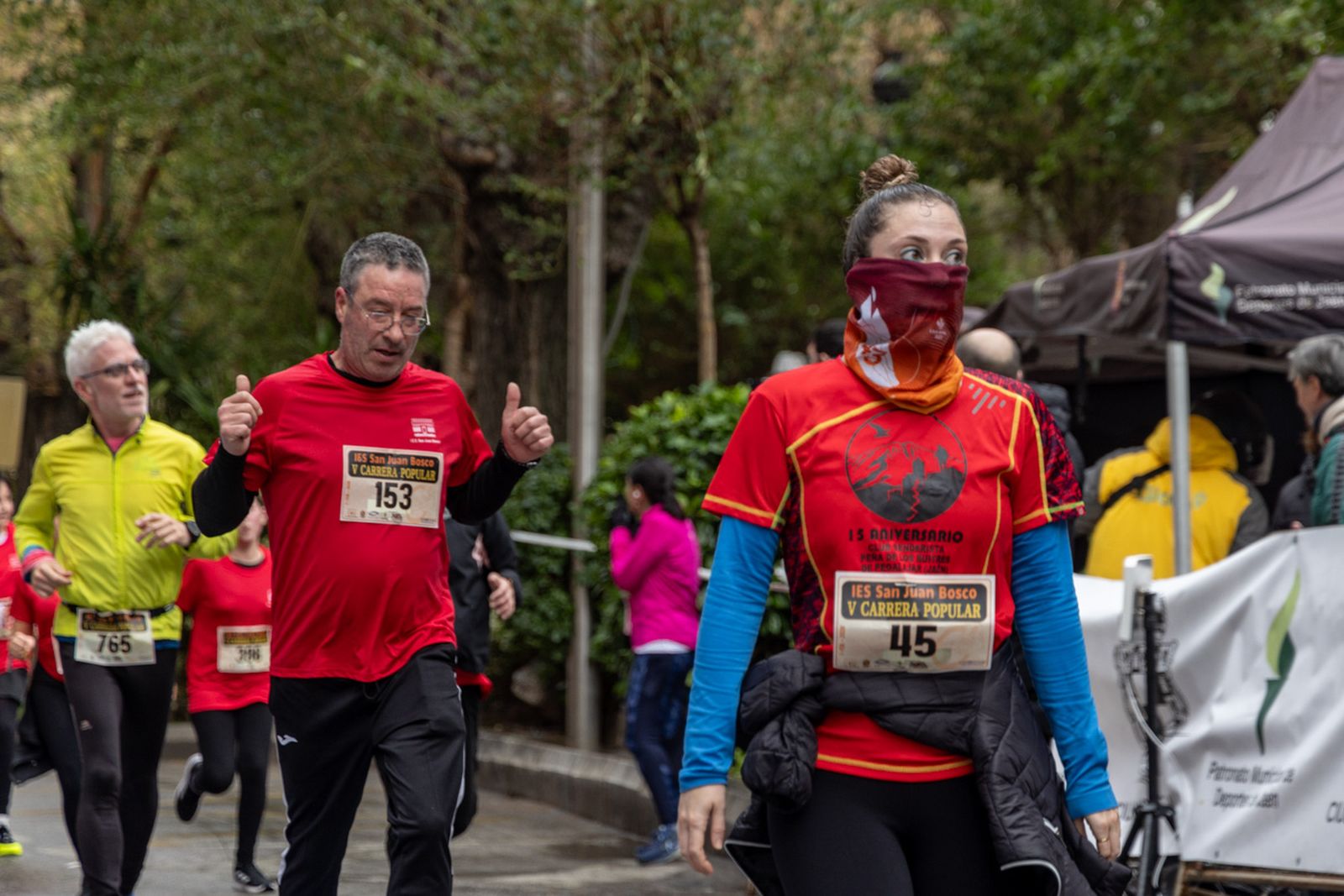 En imágenes: la lluvia no frena a más de un millar de corredores en la V Carrera Popular del IES San Juan Bosco (2)