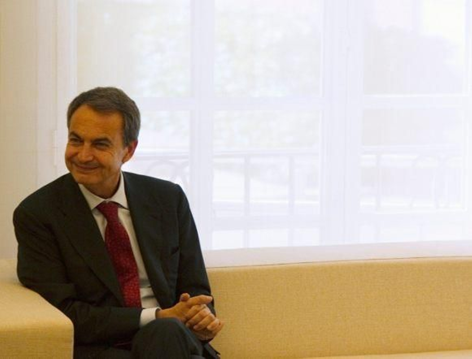 Las vacaciones de Zapatero se reducen a menos de dos semanas y en la Península