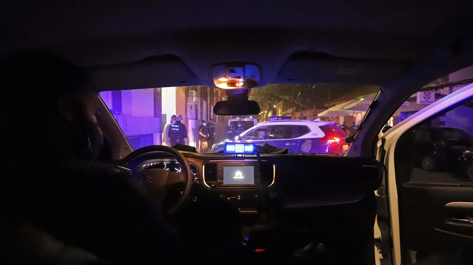Fotos de una noche de patrulla con la Policía Nacional en La Línea