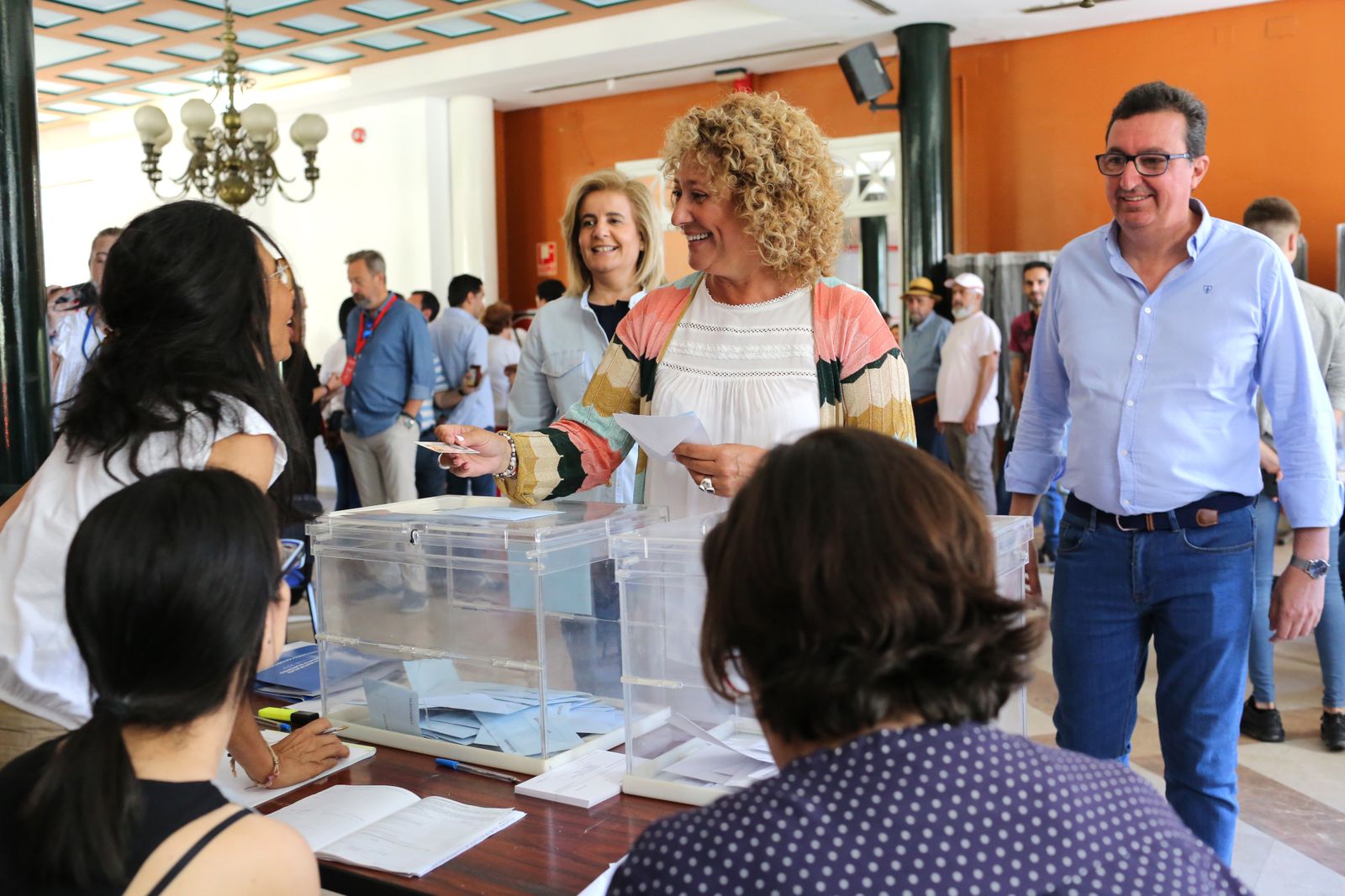 Elecciones 2019 | Pilar Marín, ejerce su derecho al voto